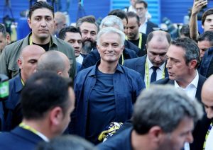 Jose Mourinho Soroti Ambisi: Sindir Tottenham dan Roma dengan Langkah ke Fenerbahce