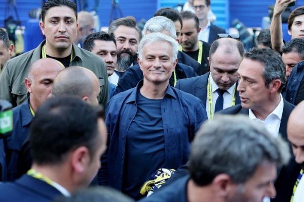 Jose Mourinho Soroti Ambisi: Sindir Tottenham dan Roma dengan Langkah ke Fenerbahce