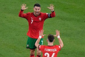 Liburan Berkelas Ala Ronaldo: Undang Penyanyi, Bikin Konser Privat di Rumah Pribadi