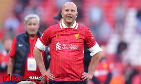 Arne Slot Menorehkan Sejarah di Liverpool