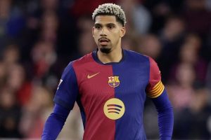 Araujo Menuju Old Trafford?