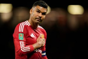 Casemiro Bertahan!
