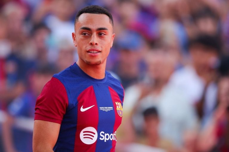 Duo Bek Ini Bikin Barcelona Pusing