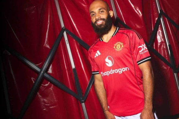 Bryan Mbeumo Sujud Syukur Usai Resmi Gabung Manchester United