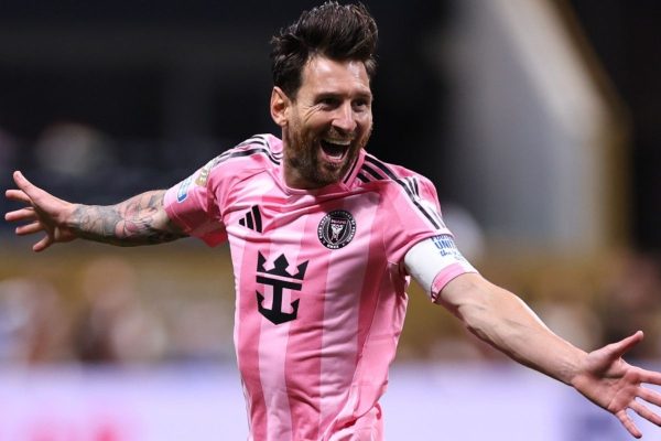 Messi Tersentuh! Hadiah Baggio Bikin Haru Suasana Latihan