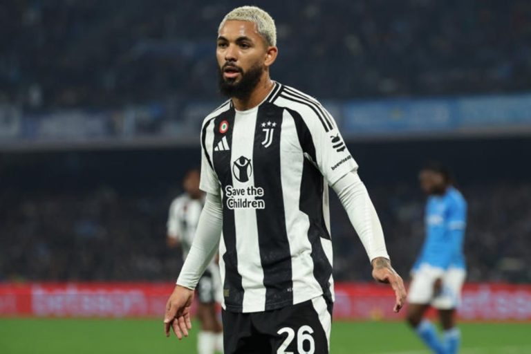 Juventus Sodorkan Douglas Luiz,