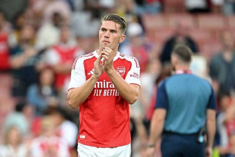 Gyokeres Melempem Lawan Spurs