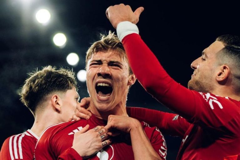 Hojlund Tantang Sesko