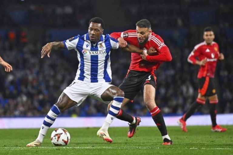 Noussair Mazraoui Segera Comeback di Tim Utama Manchester United?